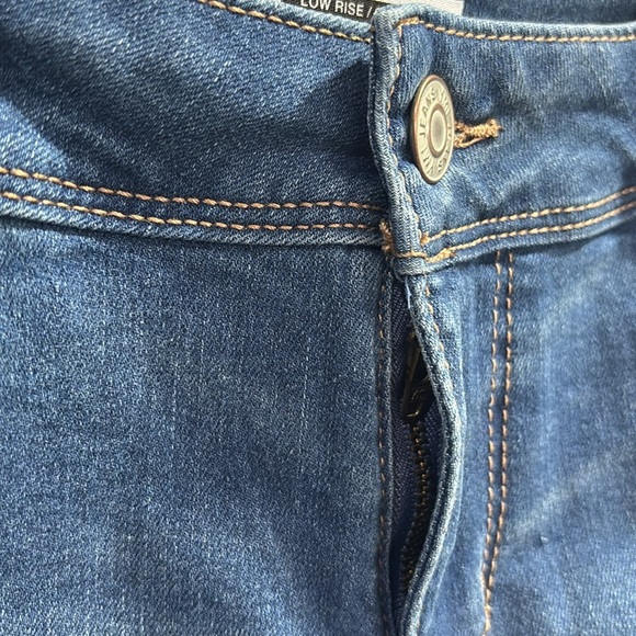 YMI WannaBettaBUTT  low rise,five pocket,belt loop, relaxed fit jean shorts - Picture 4 of 11